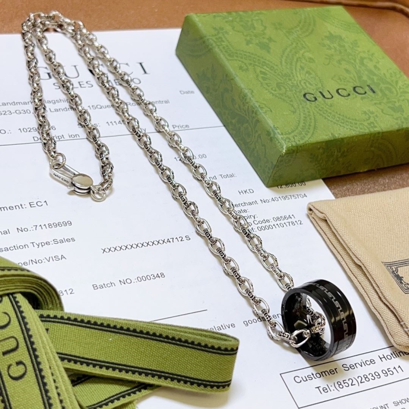 G*u*i necklaces